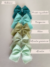 Cargar imagen en el visor de la galería, Botellita para Agua Bendita Virgen Medalla Milagrosa Chica