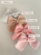 Cargar imagen en el visor de la galería, Kit Primera Comunión Colección Bordado Tul Medalla Virgen Guadalupe 2 cms.