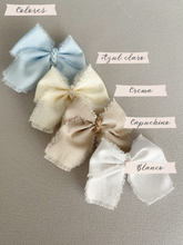 Cargar imagen en el visor de la galería, Kit Primera Comunión Colección Bordado Tul Medalla Virgen Guadalupe 2 cms.