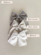 Cargar imagen en el visor de la galería, Bendiciones para puerta de Macramé con Medalla Virgen Guadalupe 3 cms Redonda