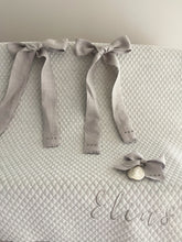 Cargar imagen en el visor de la galería, Cubre Porta Bebé  Piqué Rombitos