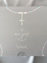 Cargar imagen en el visor de la galería, Kit Bautizo Tul Bordado Español Garden Rose con Placa Virgen de Guadalupe