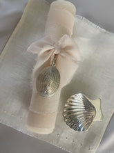 Cargar imagen en el visor de la galería, Kit Bautizo Clásico con Medalla Virgen Guadalupe 5 cms.