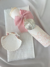 Cargar imagen en el visor de la galería, Kit Bautizo Colección PEONY Bordado Tul Español con Medalla Virgen Guadalupe 5cms Redonda