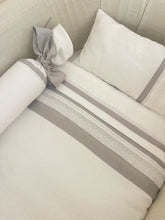 Cargar imagen en el visor de la galería, Juego de Sábanas Algodón Piqué y Tira Bordada Española