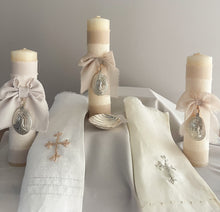 Cargar imagen en el visor de la galería, Kit Bautizo Clásico con Medalla Virgen Guadalupe 5 cms.