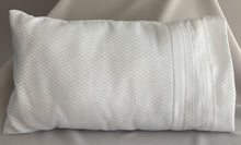 Cargar imagen en el visor de la galería, Almohada Piqué y Tira Bordada Española