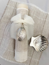 Cargar imagen en el visor de la galería, Kit Bautizo Clásico con Medalla Virgen Guadalupe 5 cms.