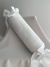 Cargar imagen en el visor de la galería, Caramelo Anti Vuelco Piqué y Tira Bordada Española