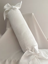 Cargar imagen en el visor de la galería, Caramelo Anti Vuelco Piqué y Tira Bordada Española