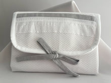 Cargar imagen en el visor de la galería, Bolsita Cambiador para Pañales de Pique y Tira Bordada Española