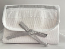 Cargar imagen en el visor de la galería, Bolsita Cambiador para Pañales de Pique y Tira Bordada Española