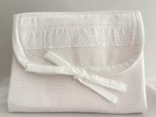 Cargar imagen en el visor de la galería, Bolsita Cambiador para Pañales de Pique y Tira Bordada Española