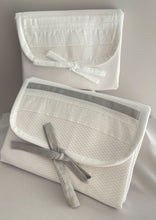 Cargar imagen en el visor de la galería, Bolsita Cambiador para Pañales de Pique y Tira Bordada Española