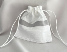 Cargar imagen en el visor de la galería, Set de Bolsitas Multi Usos de Piqué y Tira Bordada Española.