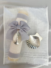 Cargar imagen en el visor de la galería, Kit Bautizo Clásico con Medalla Virgen Guadalupe 5 cms.