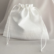 Cargar imagen en el visor de la galería, Set de Bolsitas Multi Usos de Piqué y Tira Bordada Española.