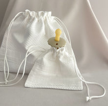 Cargar imagen en el visor de la galería, Set de Bolsitas Multi Usos de Piqué y Tira Bordada Española.