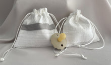 Cargar imagen en el visor de la galería, Set de Bolsitas Multi Usos de Piqué y Tira Bordada Española.