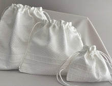 Cargar imagen en el visor de la galería, Set de Bolsitas Multi Usos de Piqué y Tira Bordada Española.