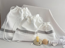 Cargar imagen en el visor de la galería, Set de Bolsitas Multi Usos de Piqué y Tira Bordada Española.