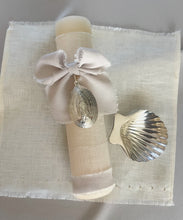 Cargar imagen en el visor de la galería, Kit Bautizo Clásico con Medalla Virgen Guadalupe 5 cms.