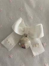 Cargar imagen en el visor de la galería, Cubre Porta Bebé Colección Estrellitas Piqué y Tira Bordada Española