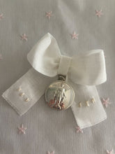 Cargar imagen en el visor de la galería, Cubre Porta Bebé Colección Estrellitas Piqué y Tira Bordada Española