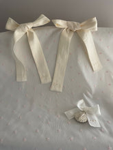 Cargar imagen en el visor de la galería, Cubre Porta Bebé Colección Estrellitas Piqué y Tira Bordada Española