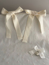 Cargar imagen en el visor de la galería, Cubre Porta Bebé Colección Estrellitas Piqué y Tira Bordada Española