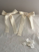 Cargar imagen en el visor de la galería, Cubre Porta Bebé Colección Estrellitas Piqué y Tira Bordada Española