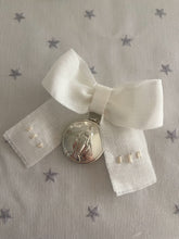 Cargar imagen en el visor de la galería, Cubre Porta Bebé Colección Estrellitas Piqué y Tira Bordada Española