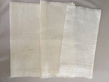 Cargar imagen en el visor de la galería, Kit Bautizo Colección PEONY Bordado Tul Español con Medalla Virgen Guadalupe Perlas