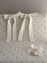 Cargar imagen en el visor de la galería, Cubre Porta Bebé Colección Estrellitas Piqué y Tira Bordada Española