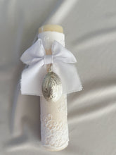 Cargar imagen en el visor de la galería, Velas Colección Tul Bordado Medallas Virgen Guadalupe y Milagrosa