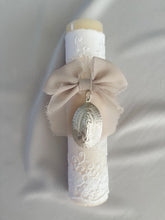 Cargar imagen en el visor de la galería, Velas Colección Tul Bordado Medallas Virgen Guadalupe y Milagrosa