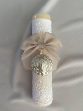 Cargar imagen en el visor de la galería, Velas Colección Tul Bordado Medallas Virgen Guadalupe y Milagrosa