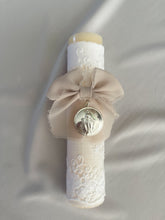 Cargar imagen en el visor de la galería, Velas Colección Tul Bordado Medallas Virgen Guadalupe y Milagrosa