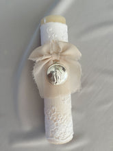 Cargar imagen en el visor de la galería, Velas Colección Tul Bordado Medallas Virgen Guadalupe y Milagrosa