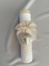 Cargar imagen en el visor de la galería, Velas Colección Tul Bordado Medallas Virgen Guadalupe y Milagrosa