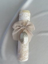 Cargar imagen en el visor de la galería, Velas Colección Tul Bordado Medallas Virgen Guadalupe y Milagrosa