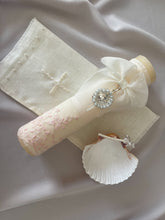 Cargar imagen en el visor de la galería, Kit Bautizo Colección PEONY Bordado Tul Español con Medalla Virgen Guadalupe Perlas