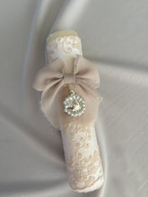 Cargar imagen en el visor de la galería, Velas Colección Tul Bordado Medallas Virgen Guadalupe y Milagrosa