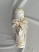 Cargar imagen en el visor de la galería, Velas Colección Tul Bordado Medallas Virgen Guadalupe y Milagrosa