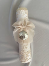 Cargar imagen en el visor de la galería, Velas Colección Tul Bordado Medallas Virgen Guadalupe y Milagrosa