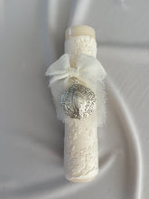 Cargar imagen en el visor de la galería, Velas Colección Tul Bordado Medallas Virgen Guadalupe y Milagrosa