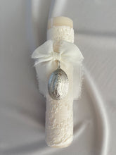 Cargar imagen en el visor de la galería, Velas Colección Tul Bordado Medallas Virgen Guadalupe y Milagrosa