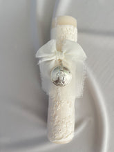 Cargar imagen en el visor de la galería, Velas Colección Tul Bordado Medallas Virgen Guadalupe y Milagrosa