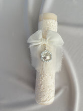 Cargar imagen en el visor de la galería, Velas Colección Tul Bordado Medallas Virgen Guadalupe y Milagrosa