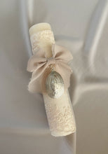 Cargar imagen en el visor de la galería, Velas Colección Tul Bordado Medallas Virgen Guadalupe y Milagrosa